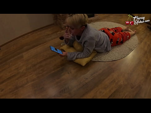 ❤️ Bláznivá blondýnka kouří obrovské péro a poskakuje na něm - anální sex ❤❌ Anal video u nás cs.port-amurasso.ru ﹏